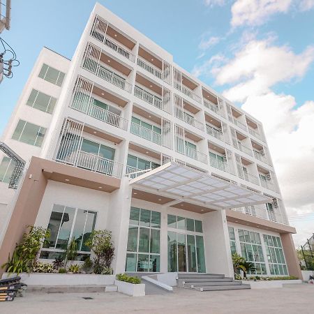 Hotel Agnes Buriram Extérieur photo