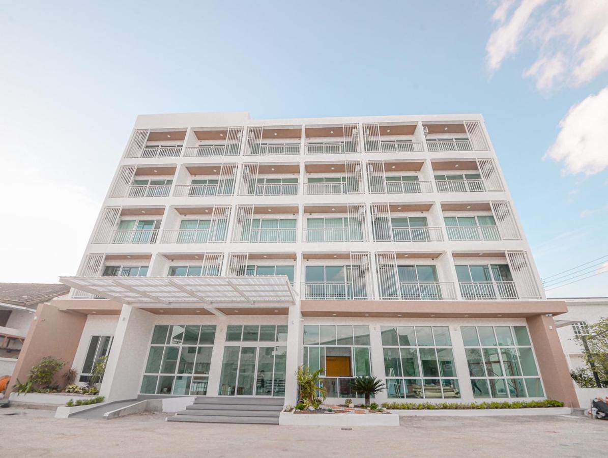 Hotel Agnes Buriram Extérieur photo
